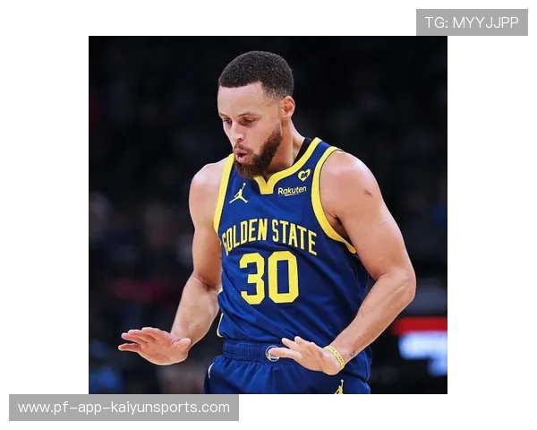 勇士队球员在明星赛中独领风骚，技艺高超，勇士篮球明星